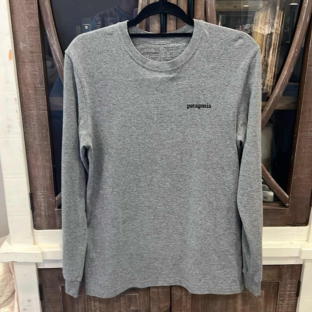 Patagonia men’s small long sleeve Tshirt